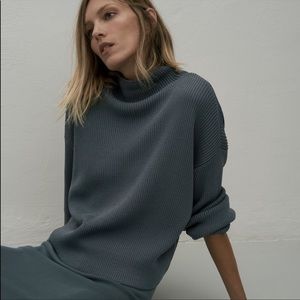 LIKE NEW! Zara Oversized Knit Sweater - grey blue